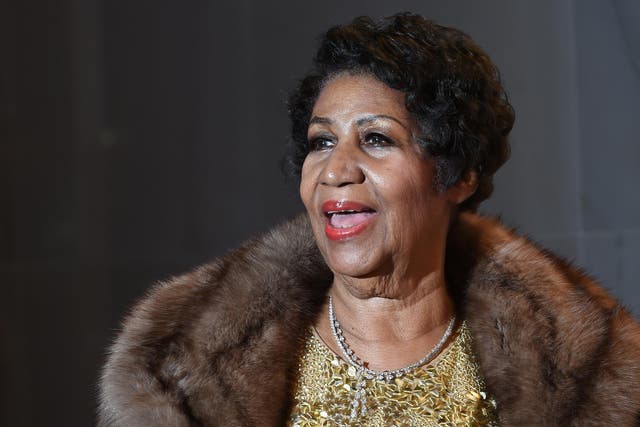 Aretha Franklin poses on the red carpet before the 38th Annual Kennedy Center Honors December 6, 2015 in Washington, DC