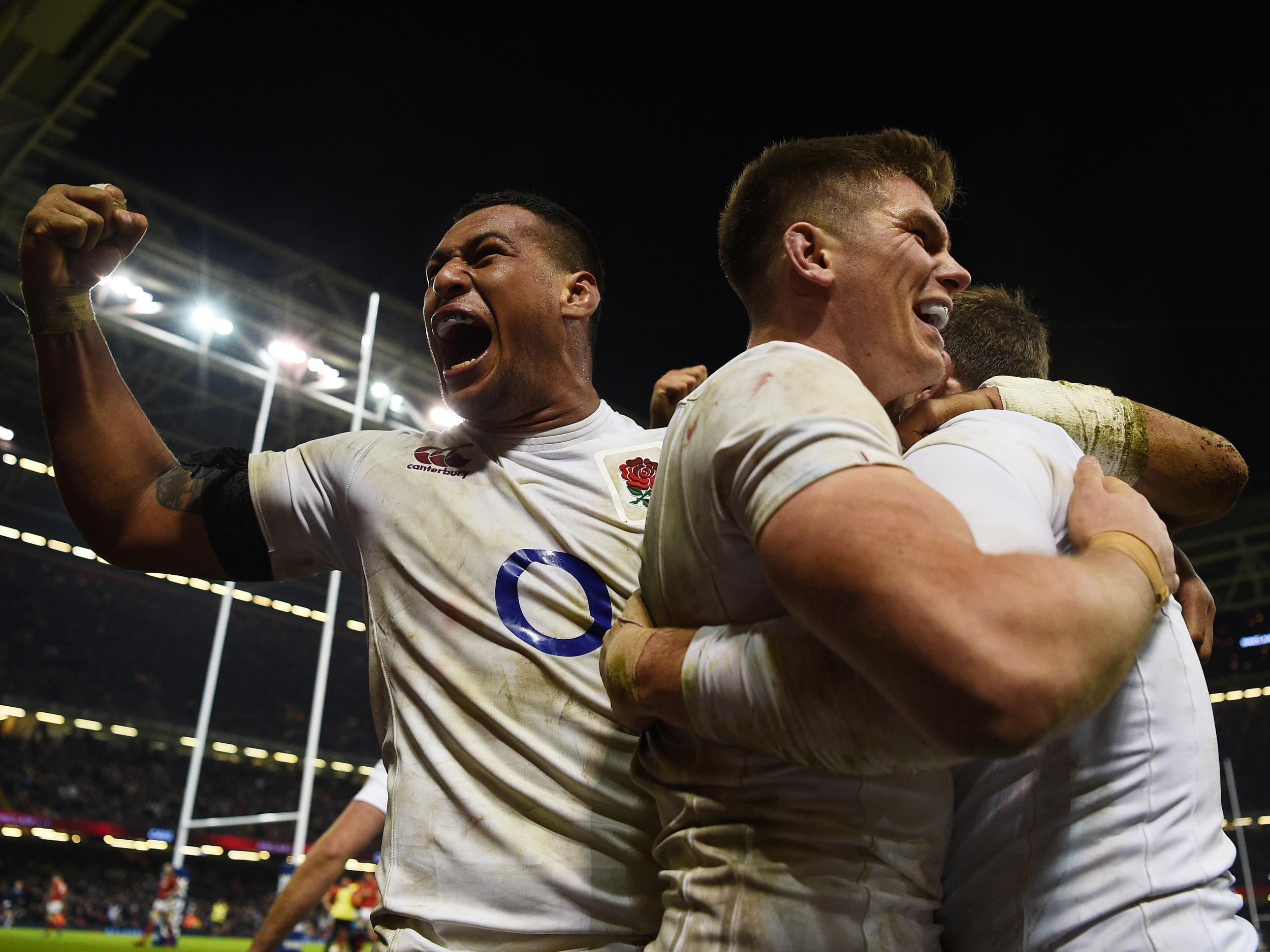 Elliot Daly is congratulated by Nathan Hughes (L) and Owen Farrell (C) after scoring the match winning try
