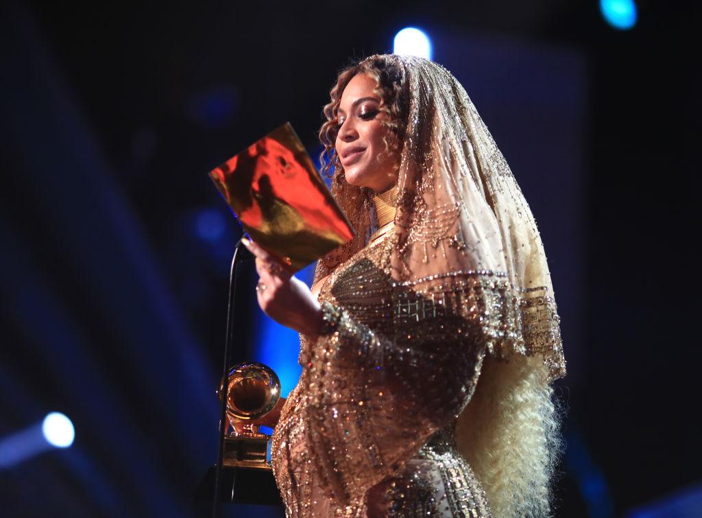 Beyonce reads her speech as she accepts her award for Best Urban Contemporary Album