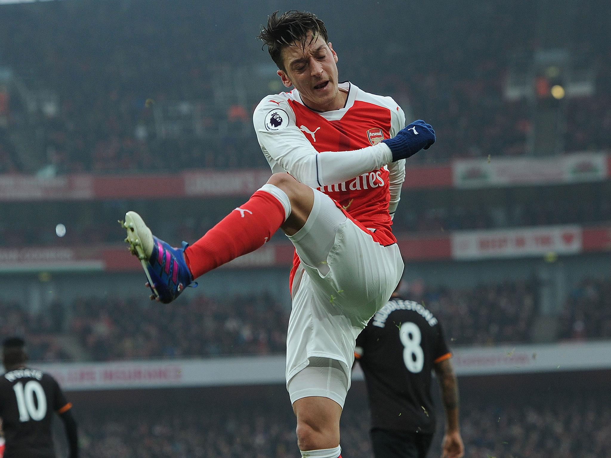 Arsene Wenger must weigh up dropping Mesut Özil for Arsenal's Champions League tie against Bayern Munich