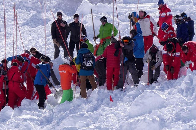 Rescue teams search for the missing skiiers