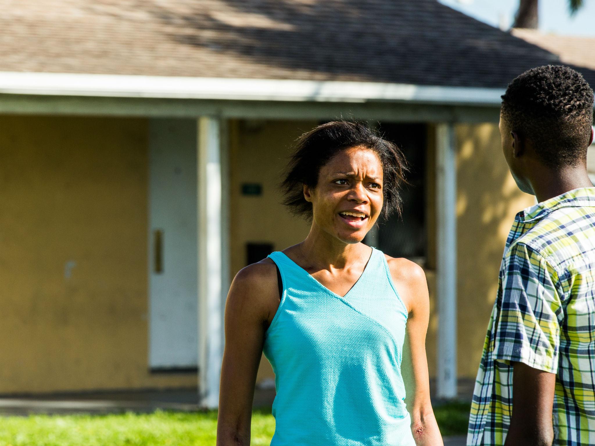 Paula (Naomie Harris) and Chiron (Ashton Sanders)