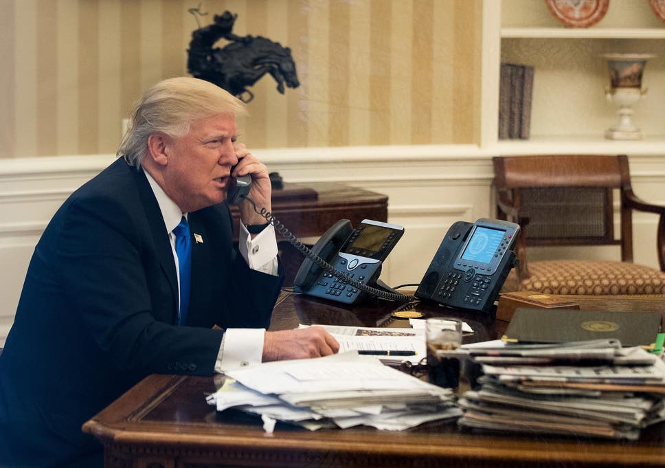 What Donald Trump S Messy Desk Says About Him According To