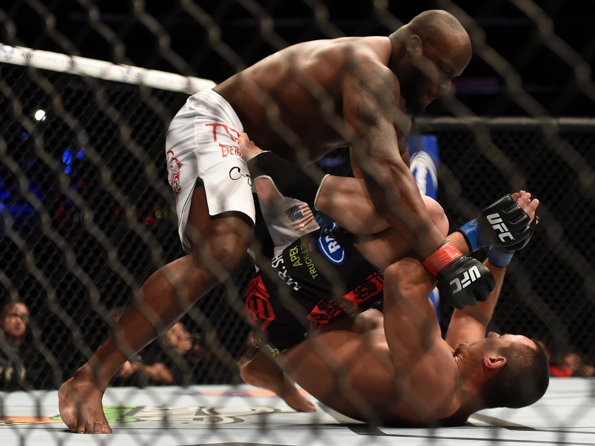 Derrick Lewis saw off the challenge of Ruan Potts in February 2015