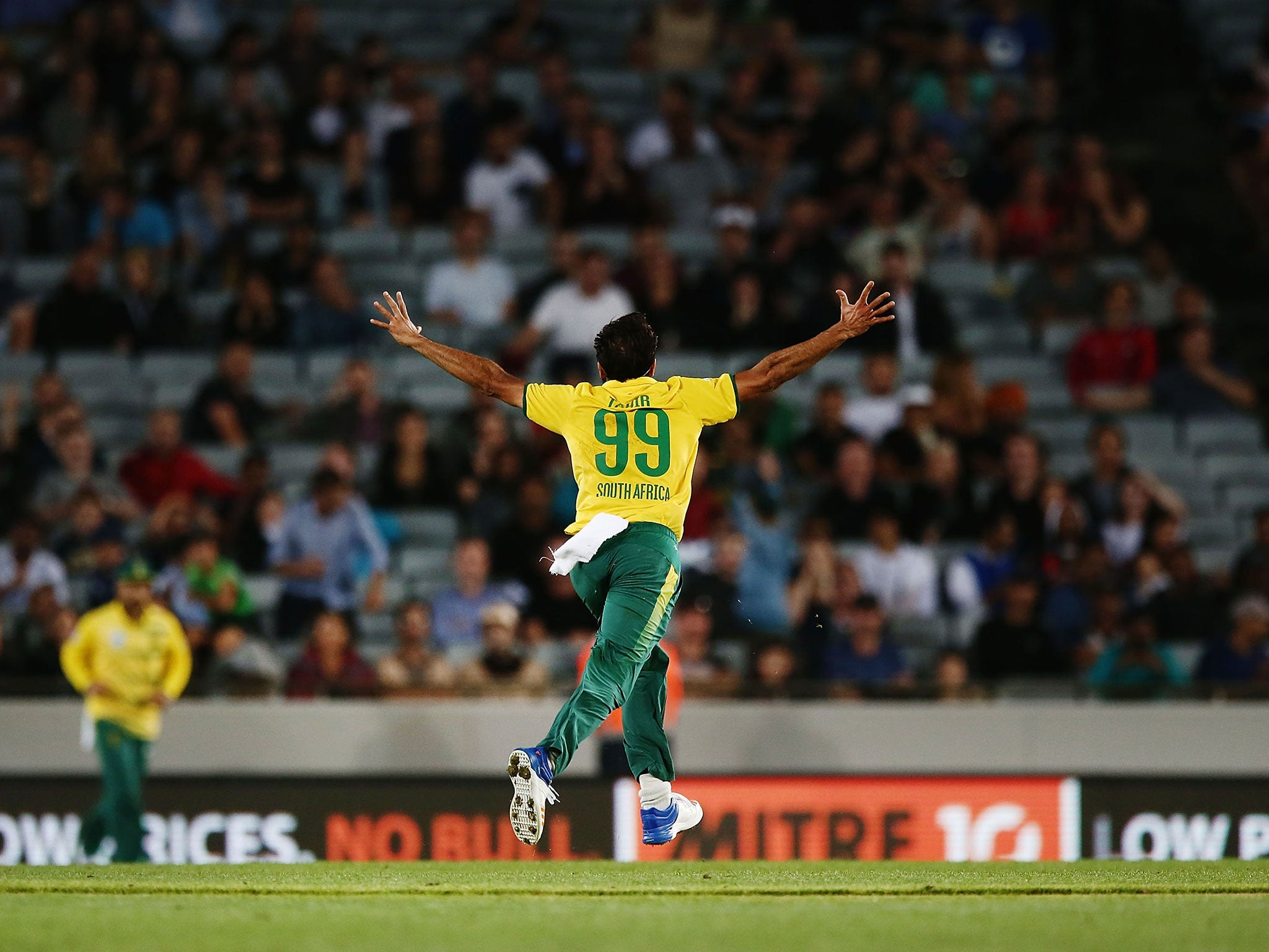 Imran Tahir celebrates after securing victory for his side