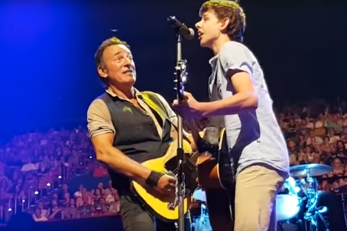 Bruce Springsteen invites young fan to perform 'Growin' Up' with him  onstage, brings the house down | The Independent | The Independent