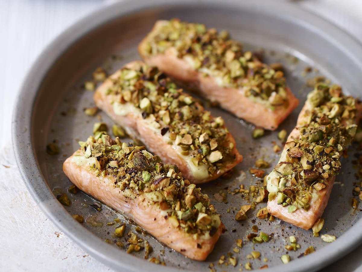 How to make salmon with wasabi mayonnaise and pistachio crust in 30 ...