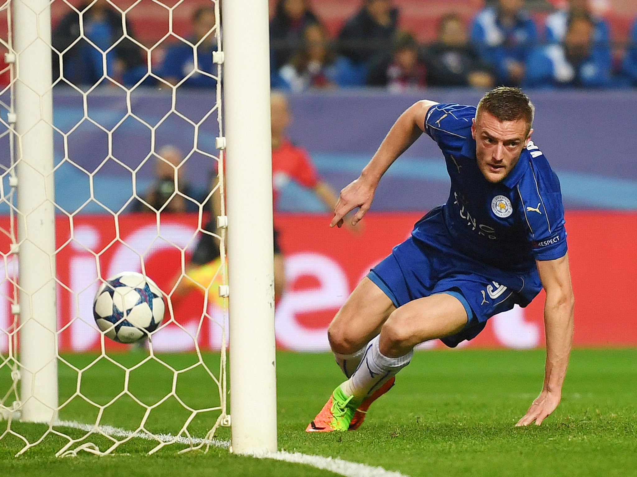 Jamie Vardy's away goal gives Leicester hope of overturning a 2-1 deficit against Sevilla