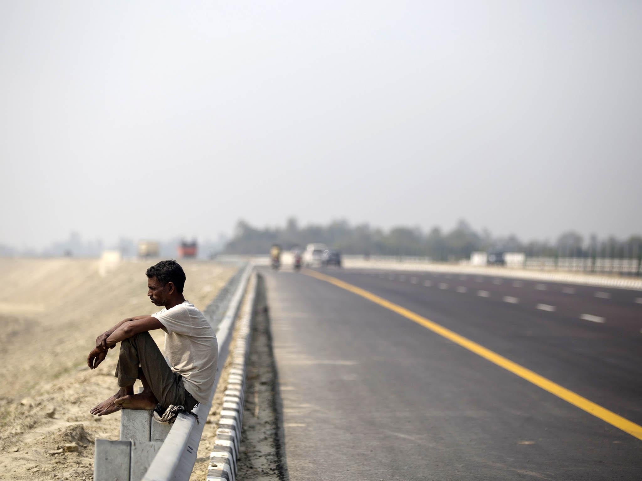 The Agra-Lucknow Expressway on the outskirts of Lucknow, Uttar Pradesh, India