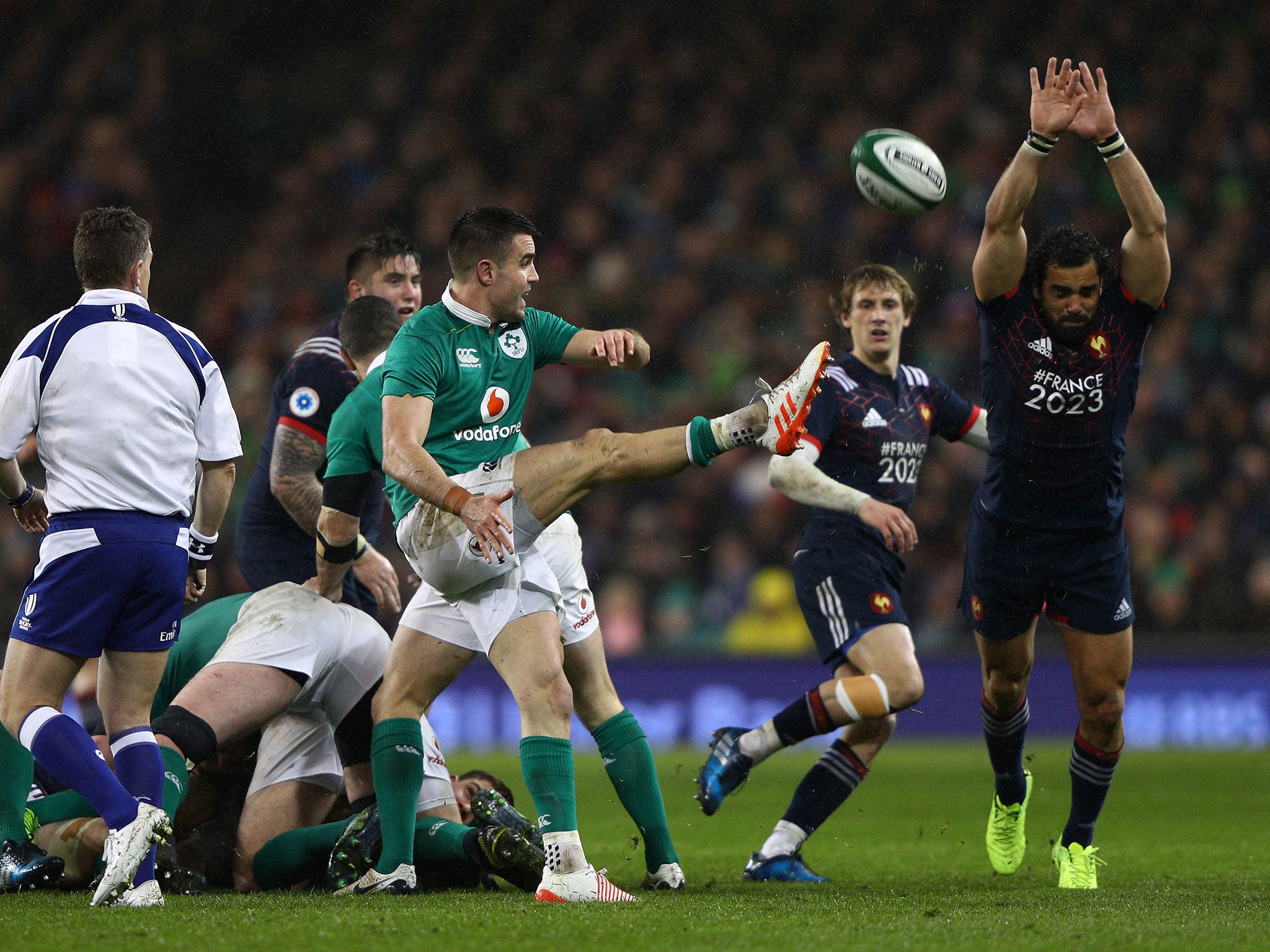 Yoann Huget attempts to block Conor Murray's block kick