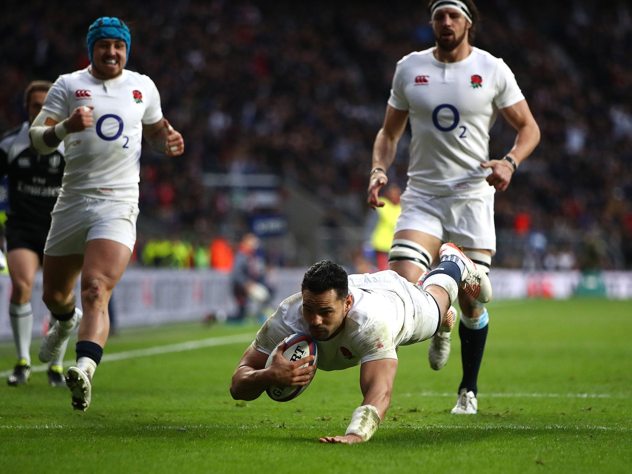 Ben Te'o runs over for his team's fifth try at Twickenham