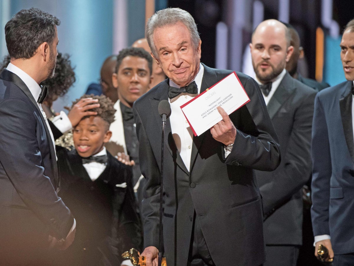 Warren Beatty urges Academy President to 'publicly clarify' Oscars screw-up | The Independent | The Independent