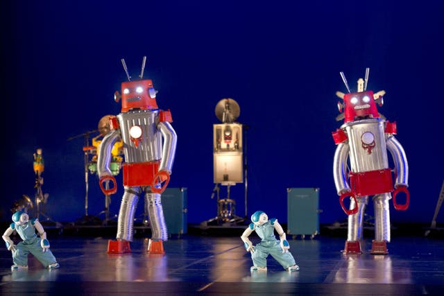 Robots dancing in Blanca Li Dance Company’s production 'Robot' at the Barbican Theatre