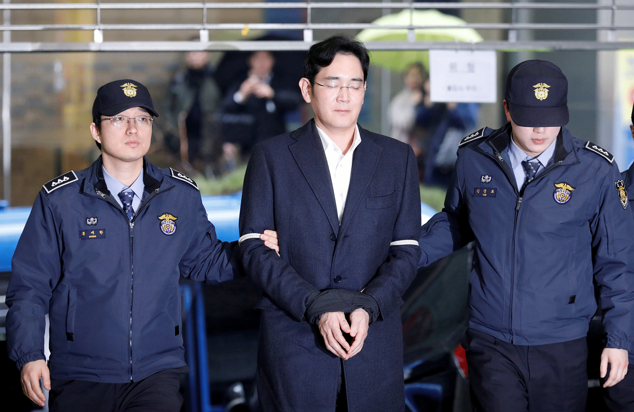 Samsung chief to be charged for bribery, perjury as scandal deepens