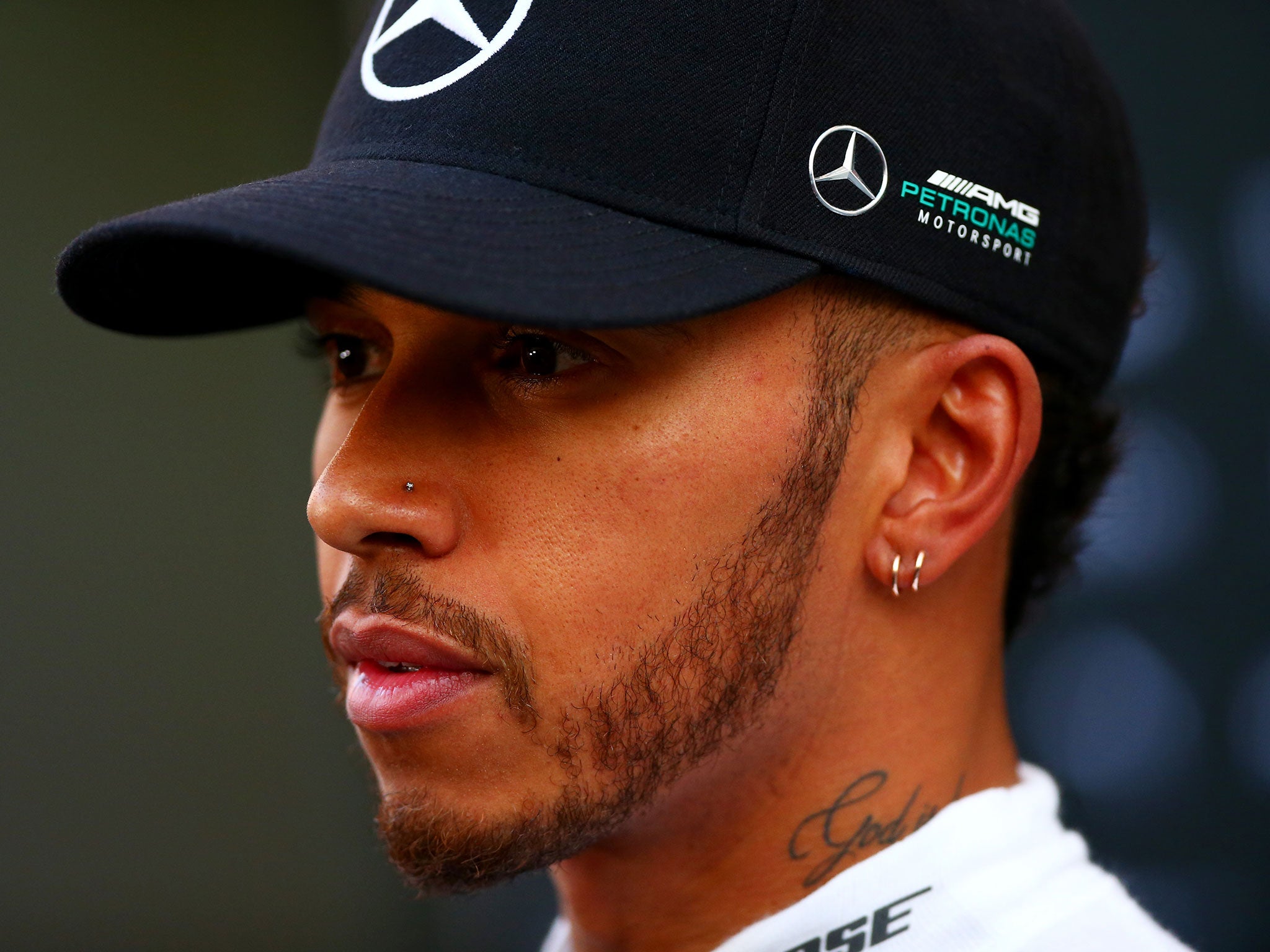 Hamilton believes Mercedes are still the team to beat