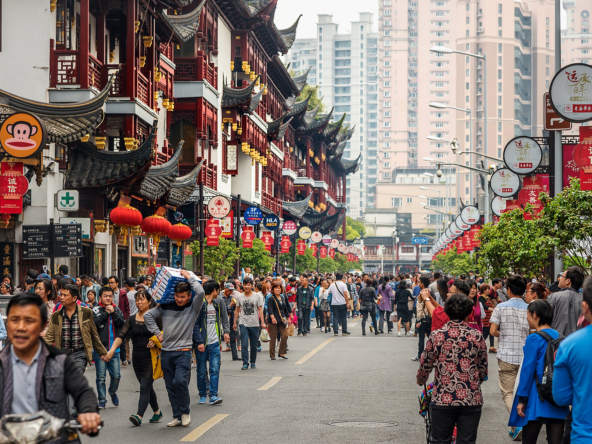 Shanghai old town: the population of China may have already been overtaken by India