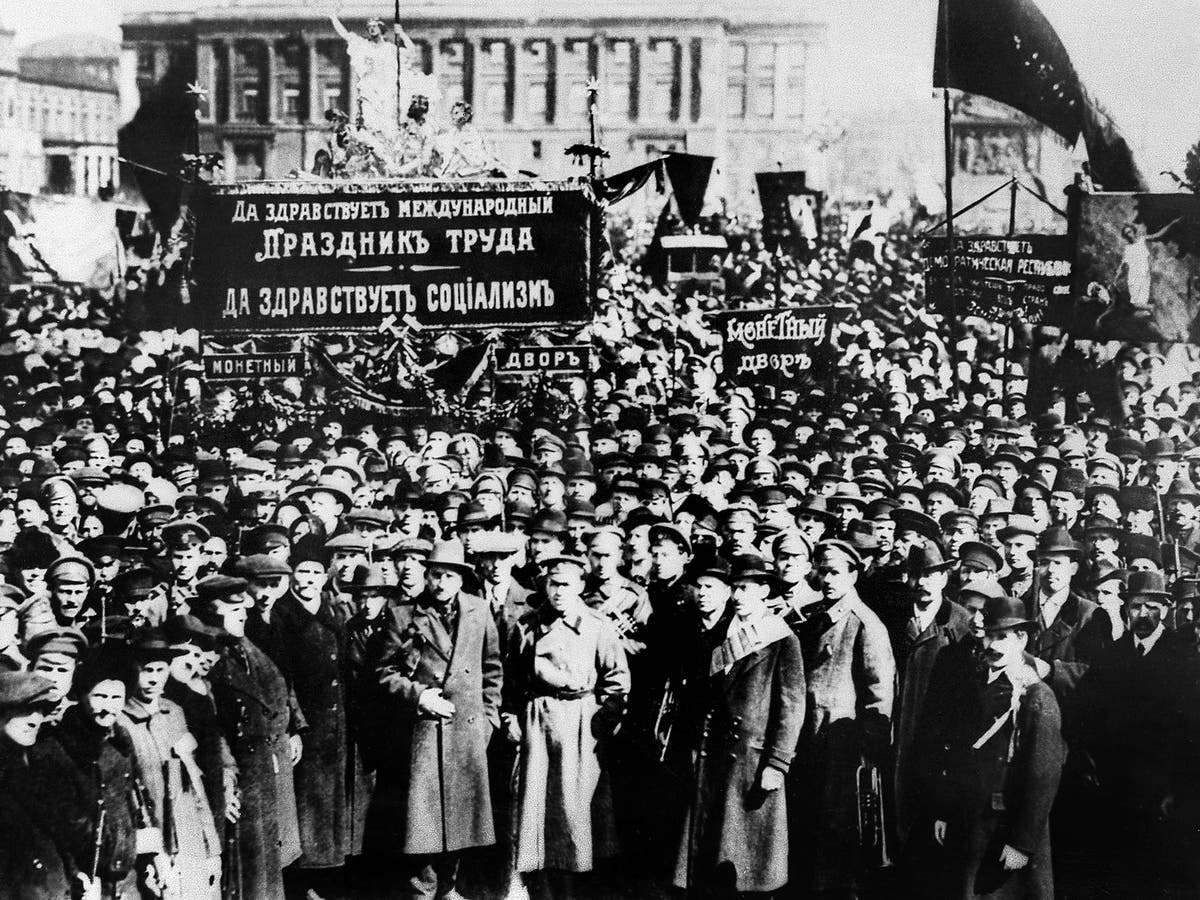 1 мая нн. Демонстрация Большевиков 1917. Демонстрация в Петрограде 1917. Первомайская демонстрация 1917 года. Демонстрация революция 1917.