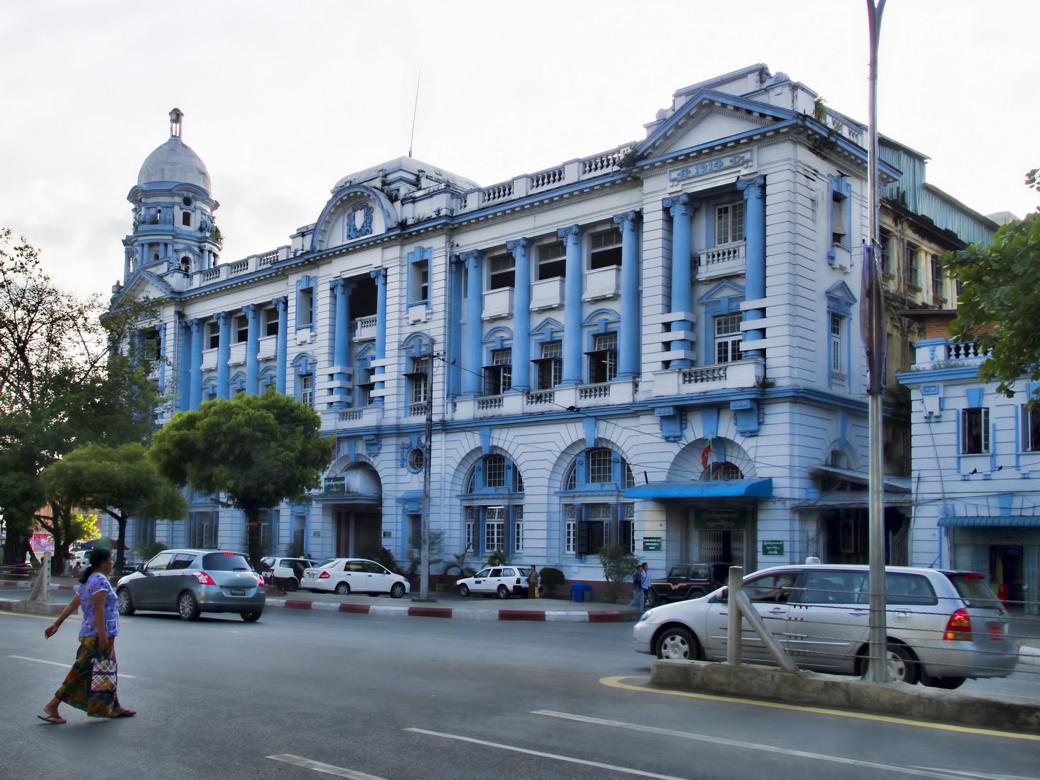 British-colonial architecture on Sule Pagoda Road