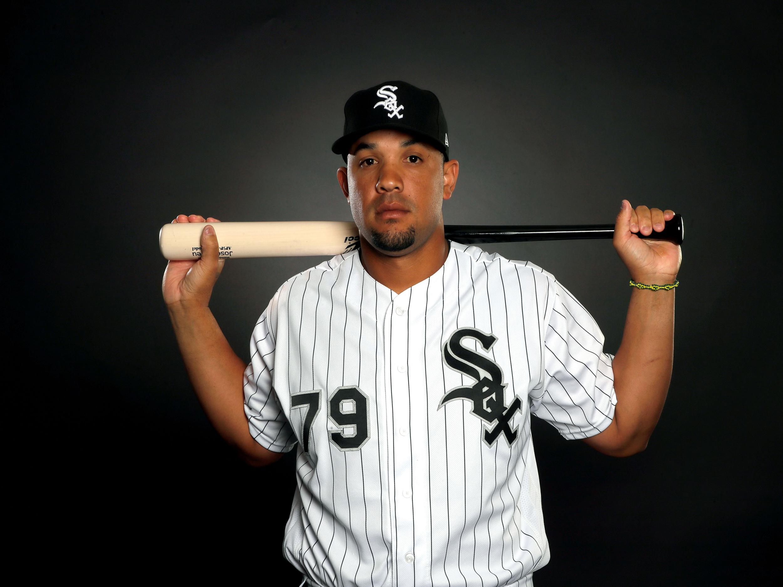 Jose Abreu wants to stay with White Sox: 'I would sign myself