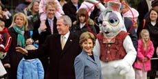 Sean Spicer used to play the White House Easter Bunny and it's perfect