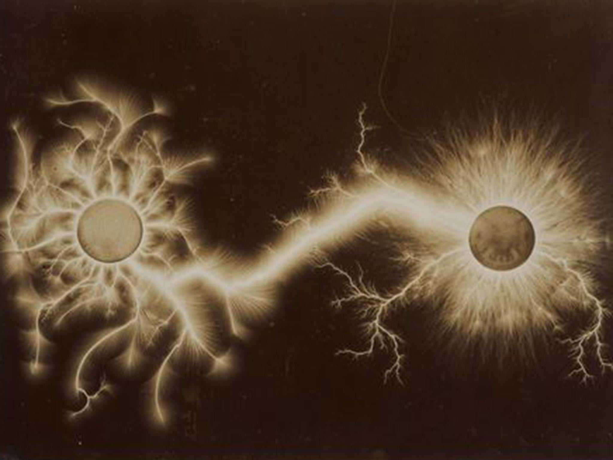 Étienne Léopold Trouvelot, Trouvelot figure. Photograph of electrical effluvia around a coin 1888–89