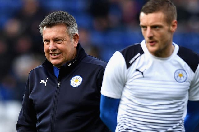 Craig Shakespeare watches Leicester City warm up ahead of Leicester vs Hull