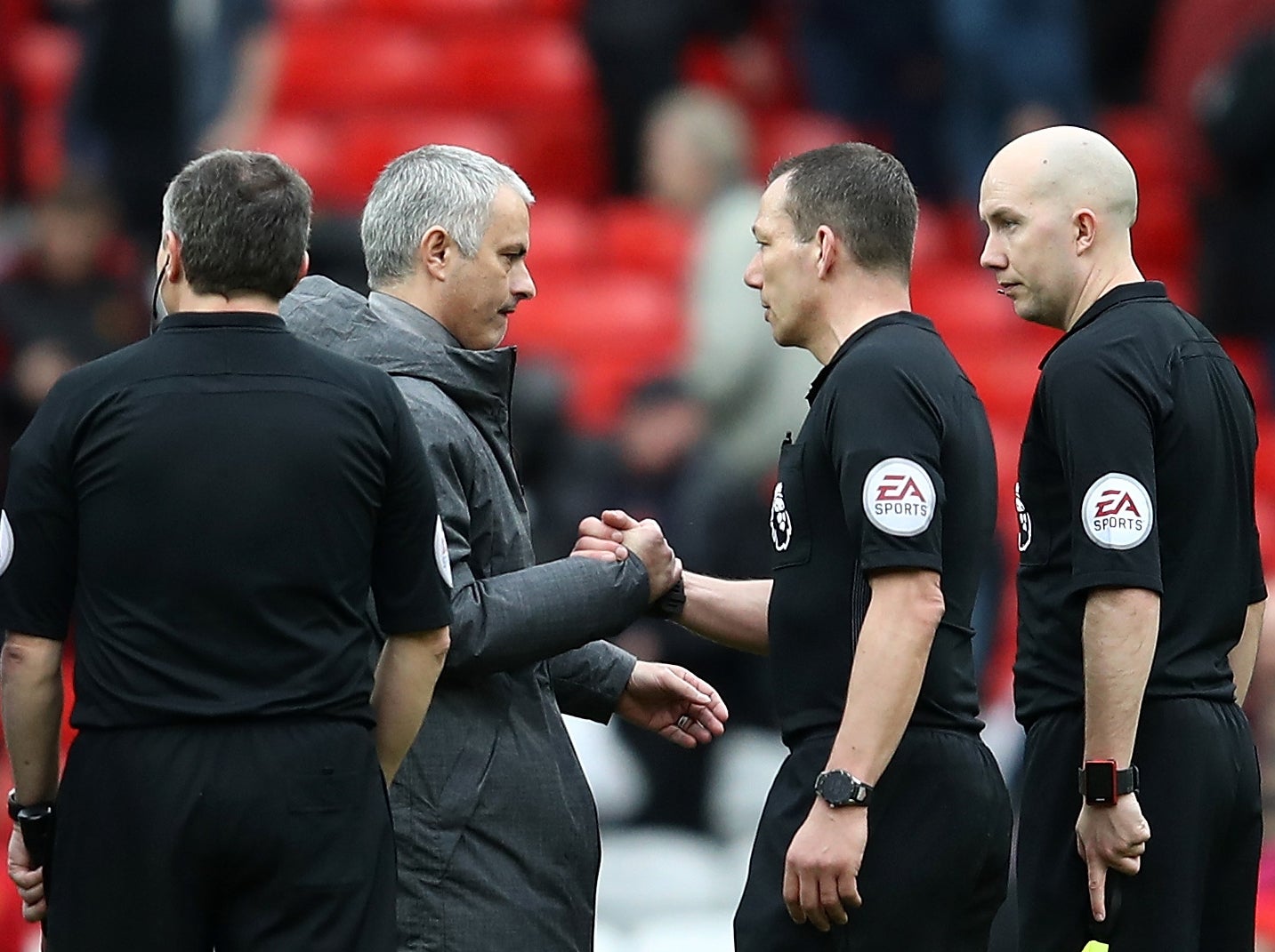 Mourinho shaking the hand of Friend after the match