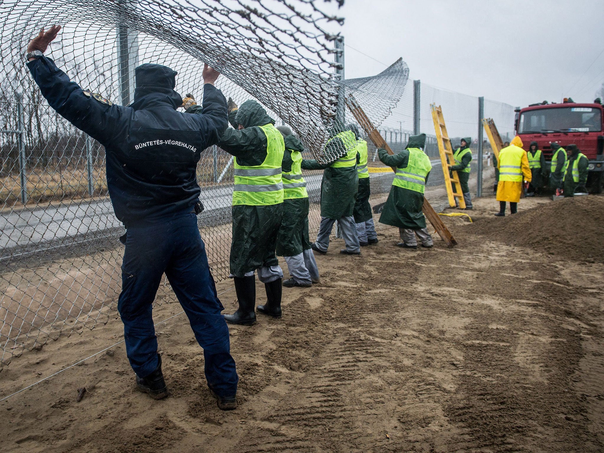 Convicts build a new fence along the border between Hungary and Serbia near Kelebia, Hungary, on 1 March 2017.