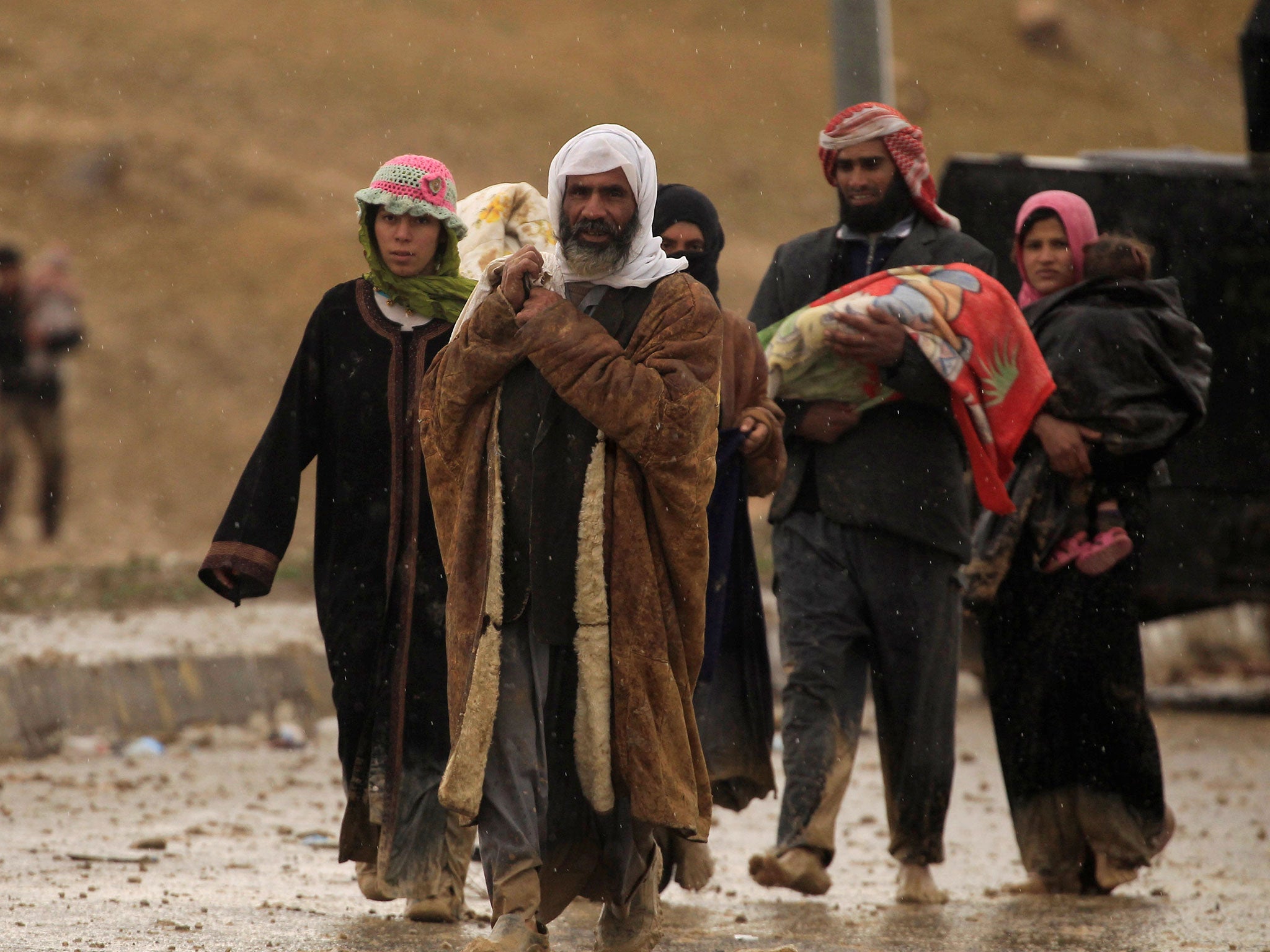 Displaced Iraqis flee their homes in Western Mosul