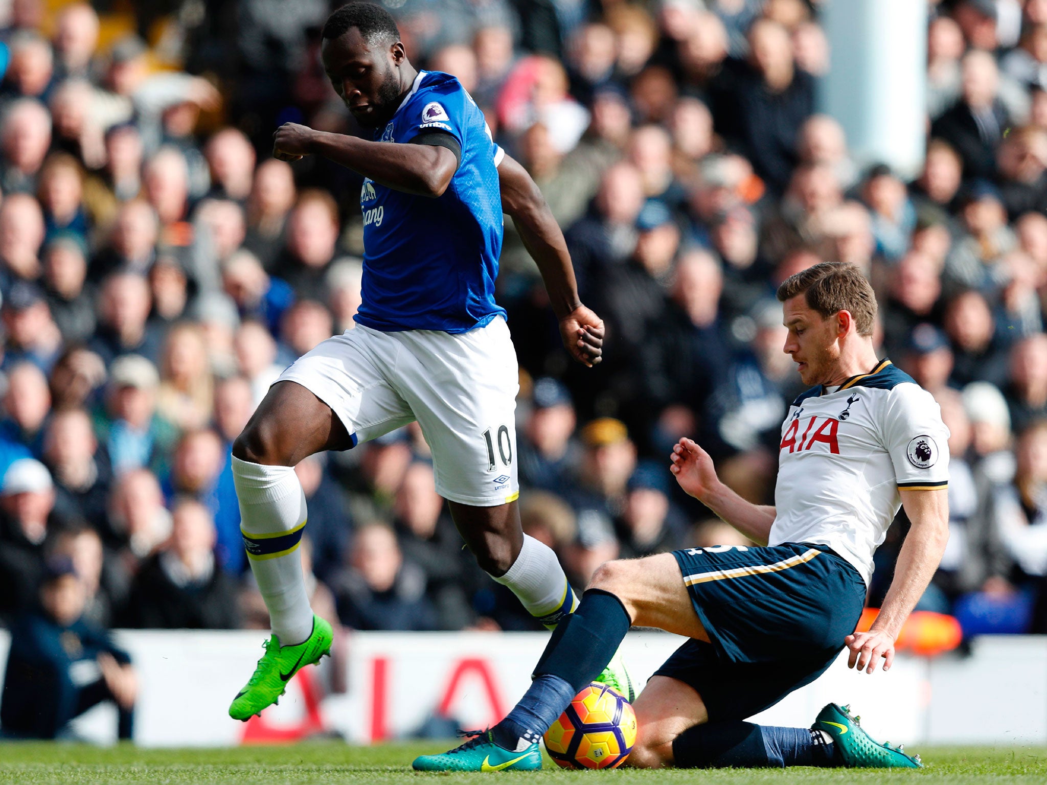 Lukaku in action for Everton