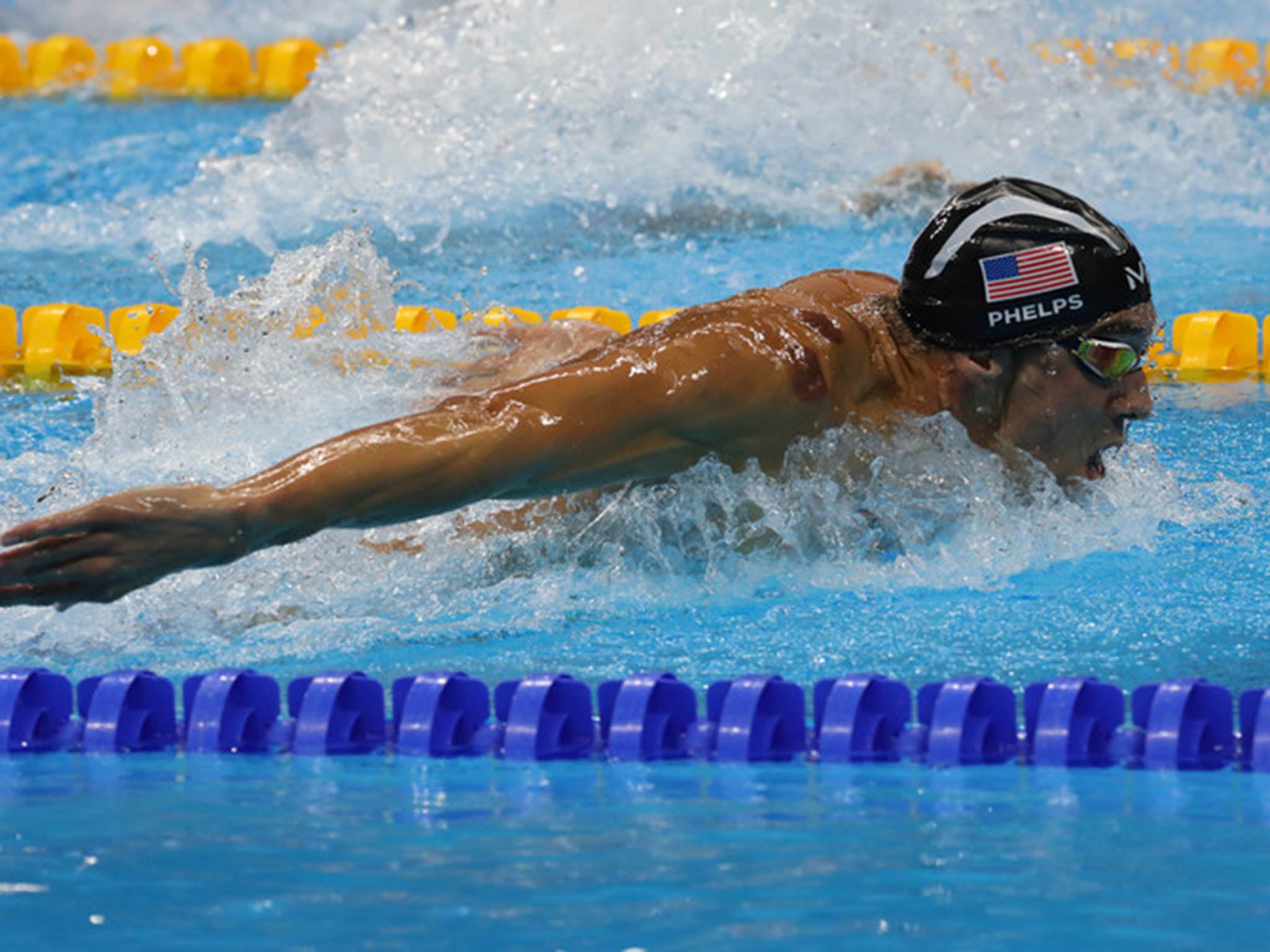 Michael Phelps pees in the pool