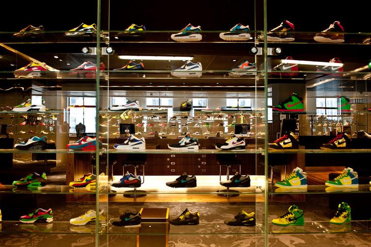 clarks shoe shop victoria london