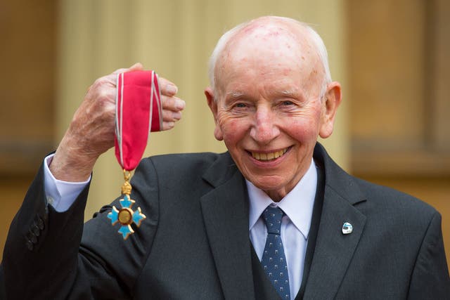 A number of F1 drivers and teams paid tribute to John Surtees on Friday