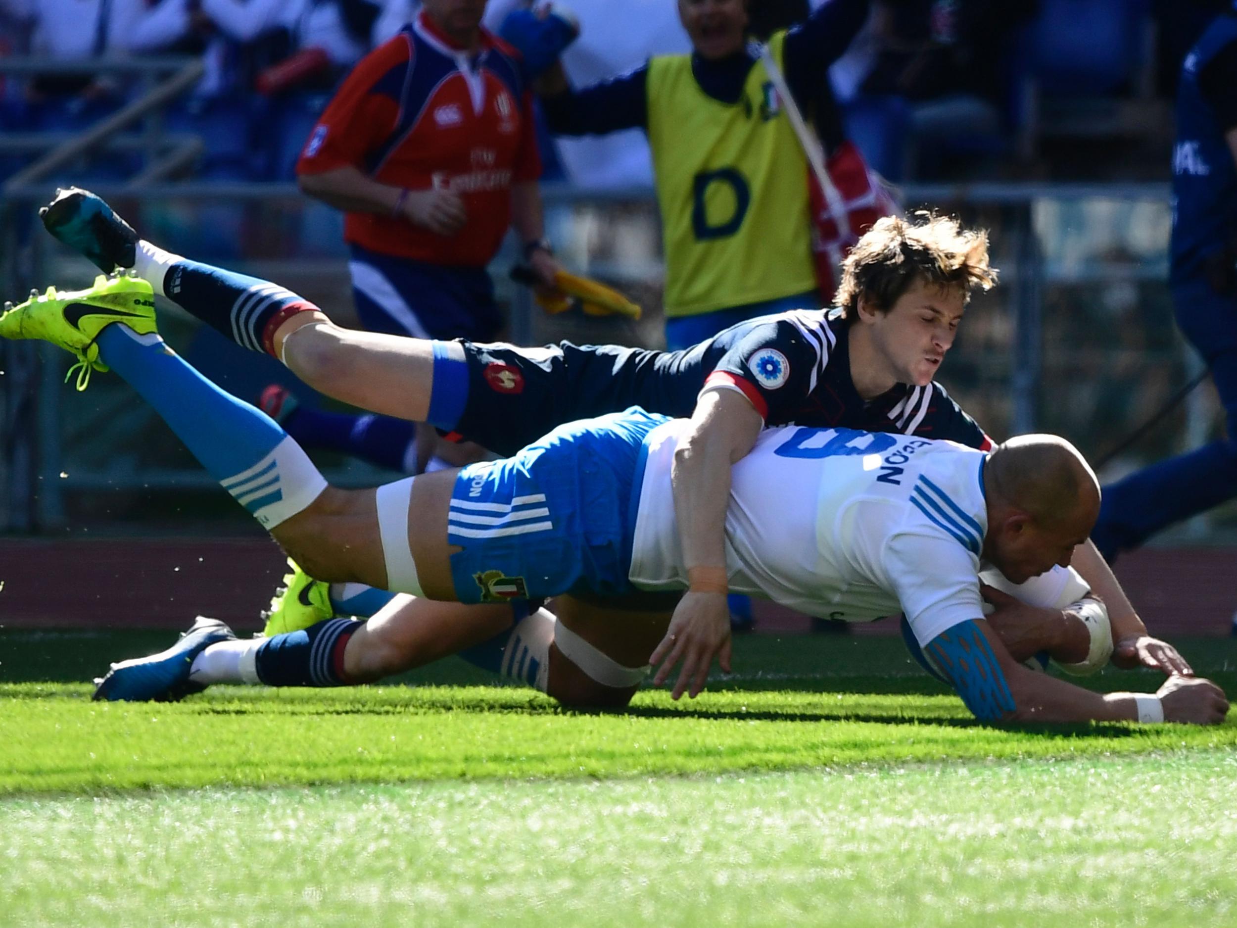 Italy's captain score their solitary try