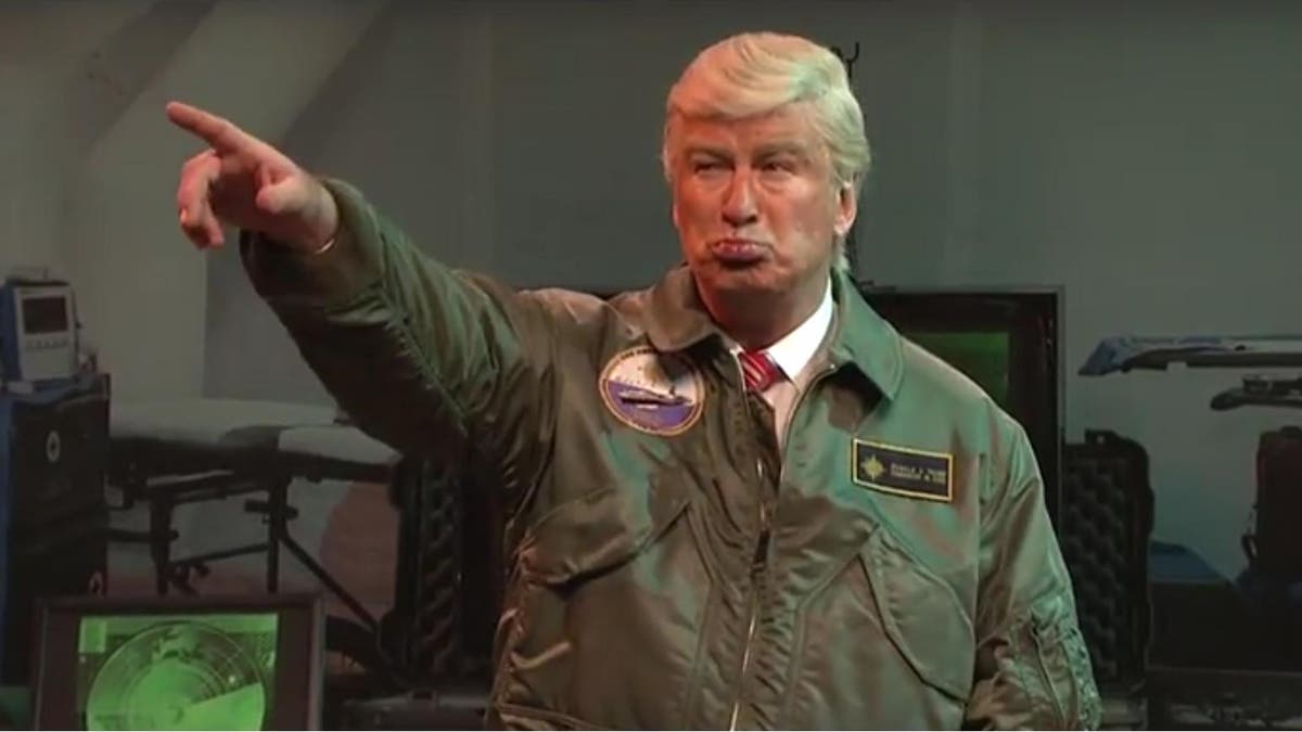 Saturday Night Live Alec Baldwin Returns As Donald Trump For Independence Day Spoof The 