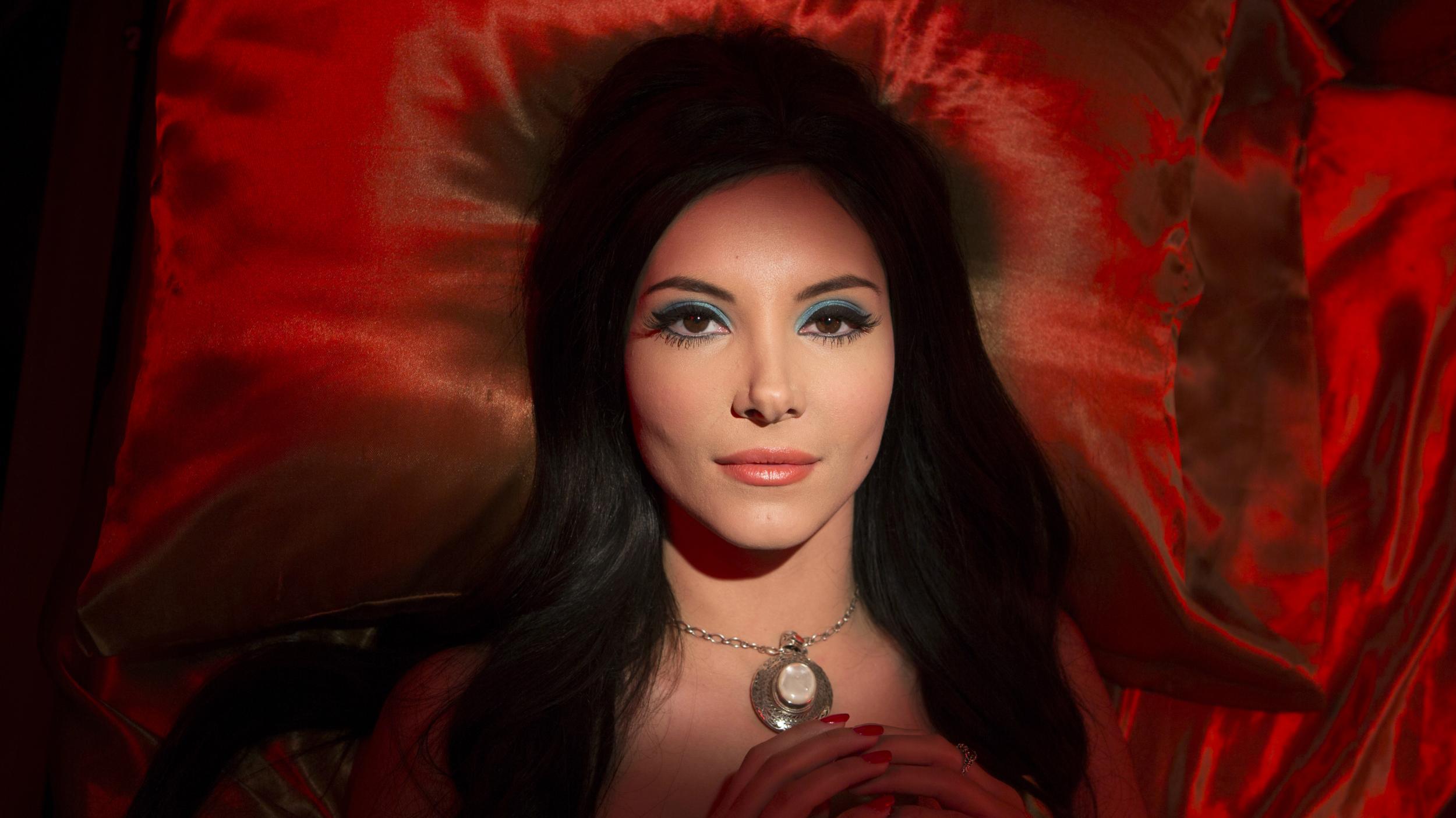 Samantha Robinson plays a young witch determined to find love in Anna Biller’s ‘The Love Witch’