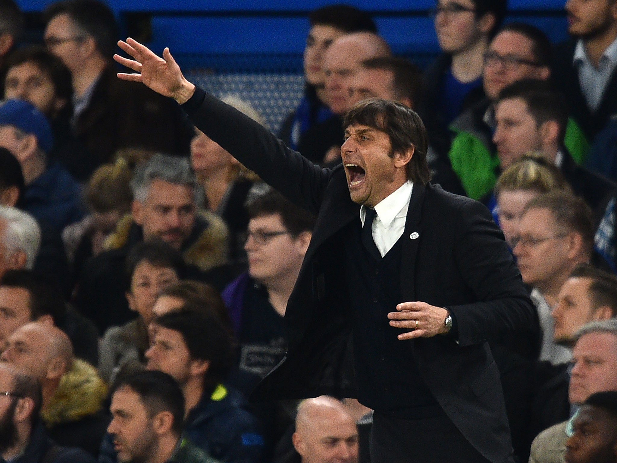 Antonio Conte reacts to another United foul on one of his players