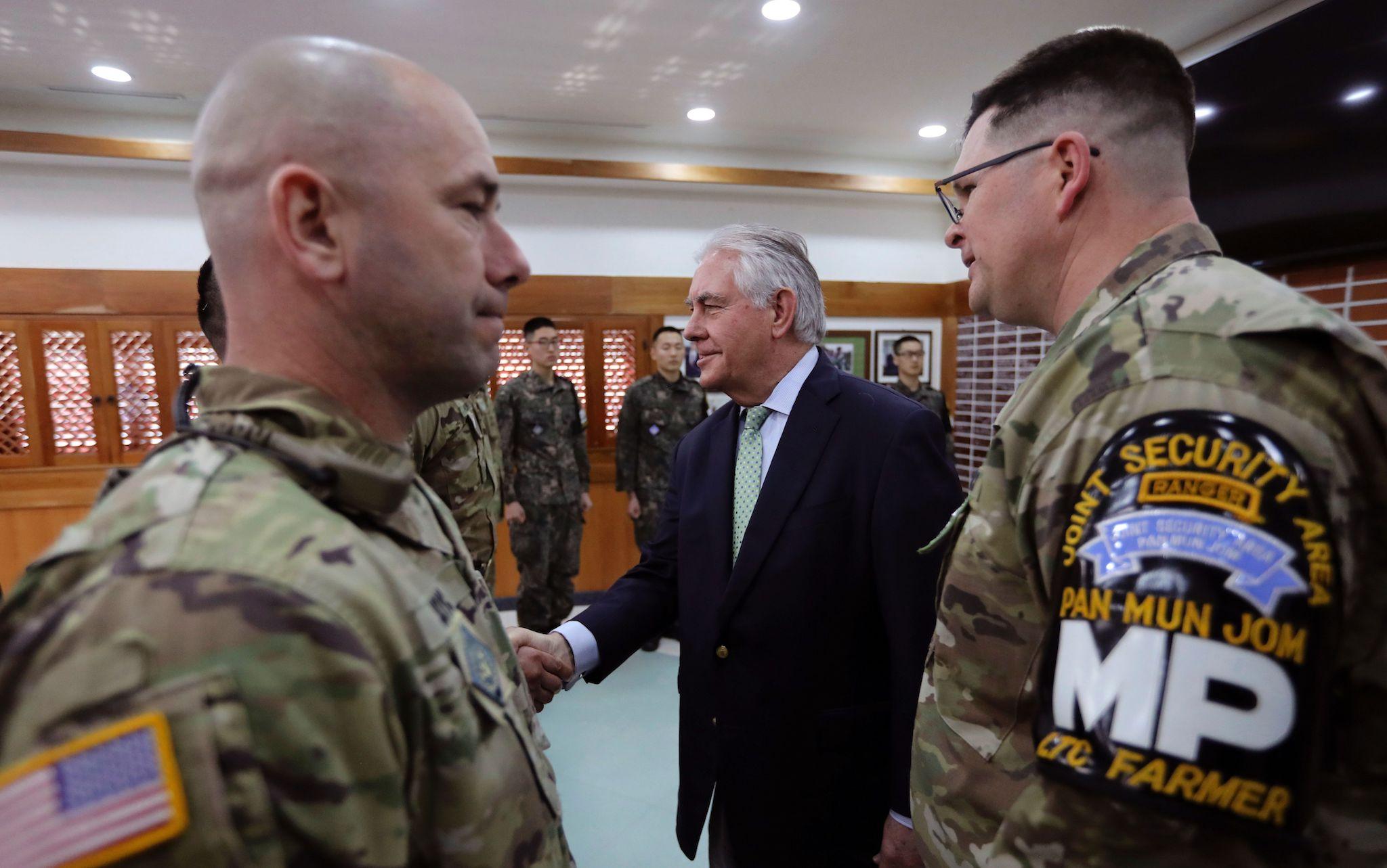 US Secretary of State Rex Tillerson (C) meets with US and South Korea soldiers before the lunch meeting at the Camp Bonifas near the border village of Panmunjom, which has separated the two Koreas since the Korean War, in Paju, on March 17, 2017