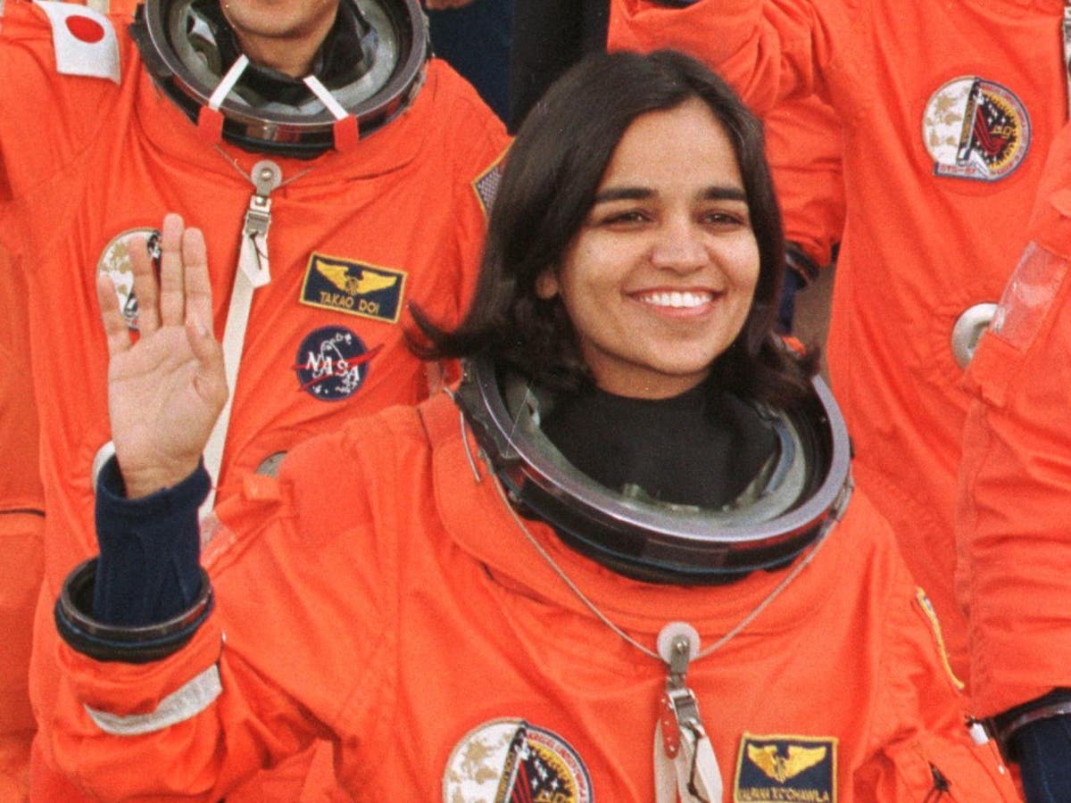Kalpana Chawla: Tributes pour in for India's first woman in space ...
