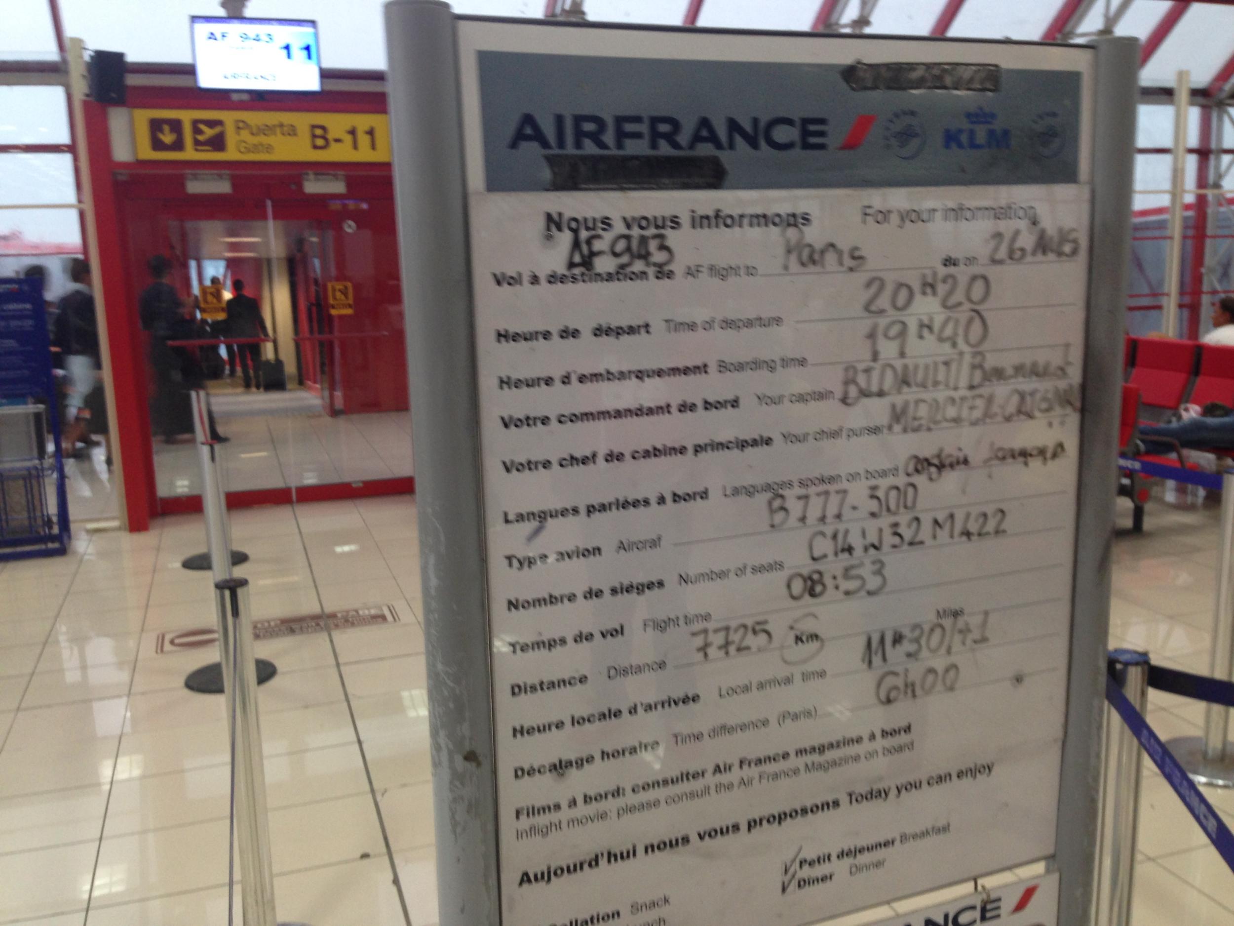 Packing them in: check-in notice for Air France flight to Paris at Havana airport, showing a full load of 468 passengers