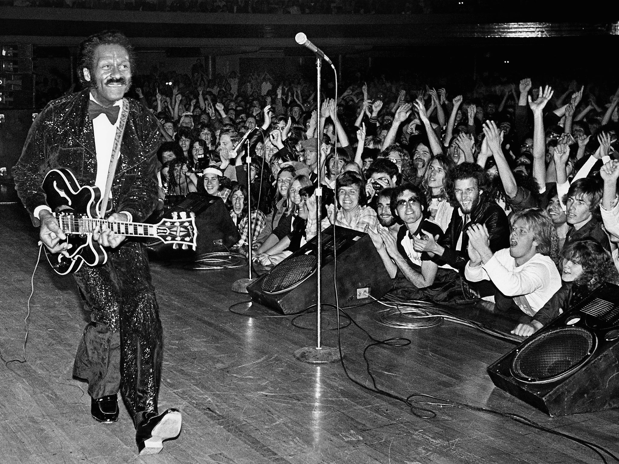 Rock'n'roll legend Chuck Berry struts his signature 'duck walk'