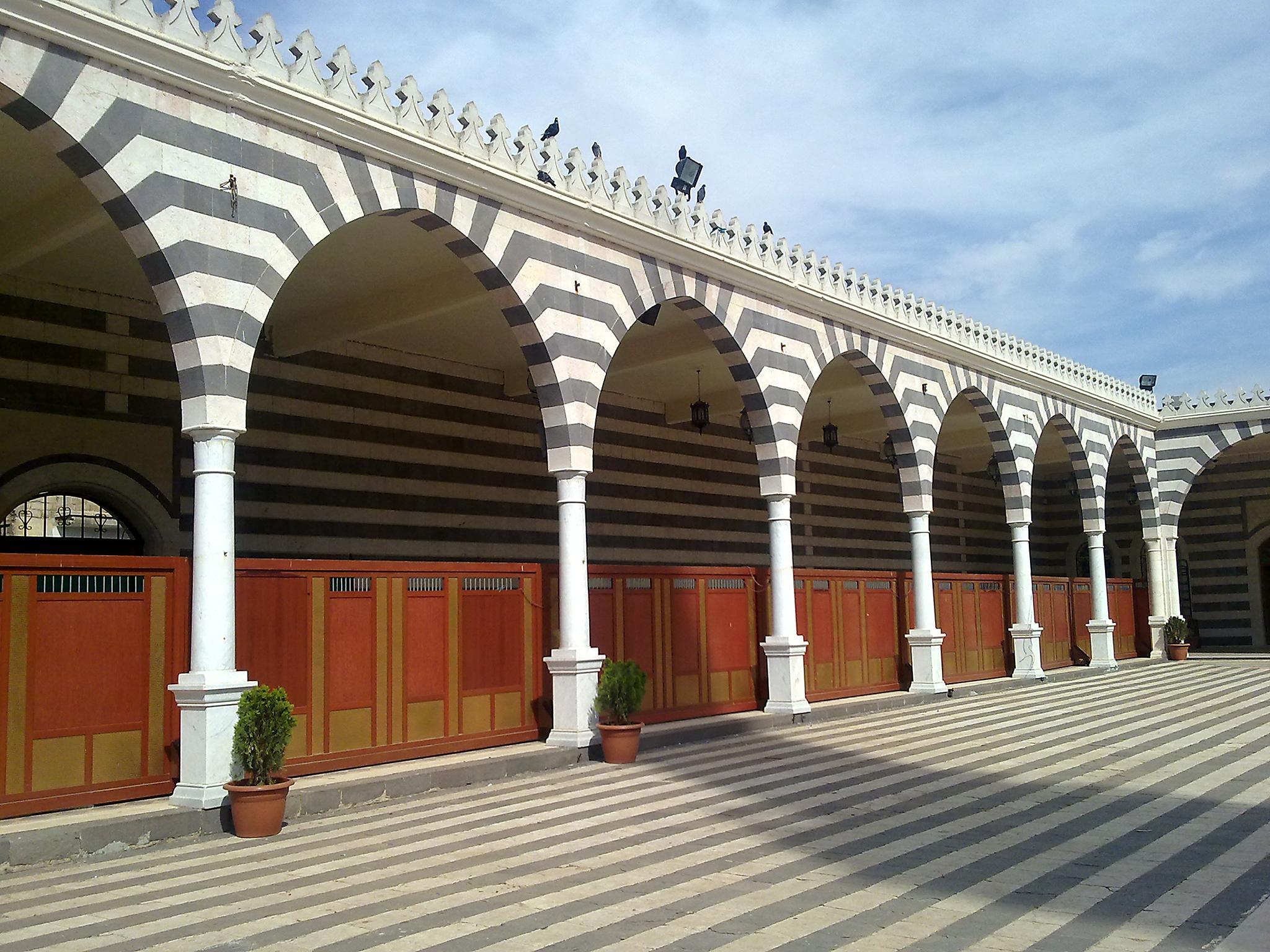 Ablaq-style architecture at the Khalid ibn al-Walid mosque in Homs (Beshr Abdulhadi/Flickr)