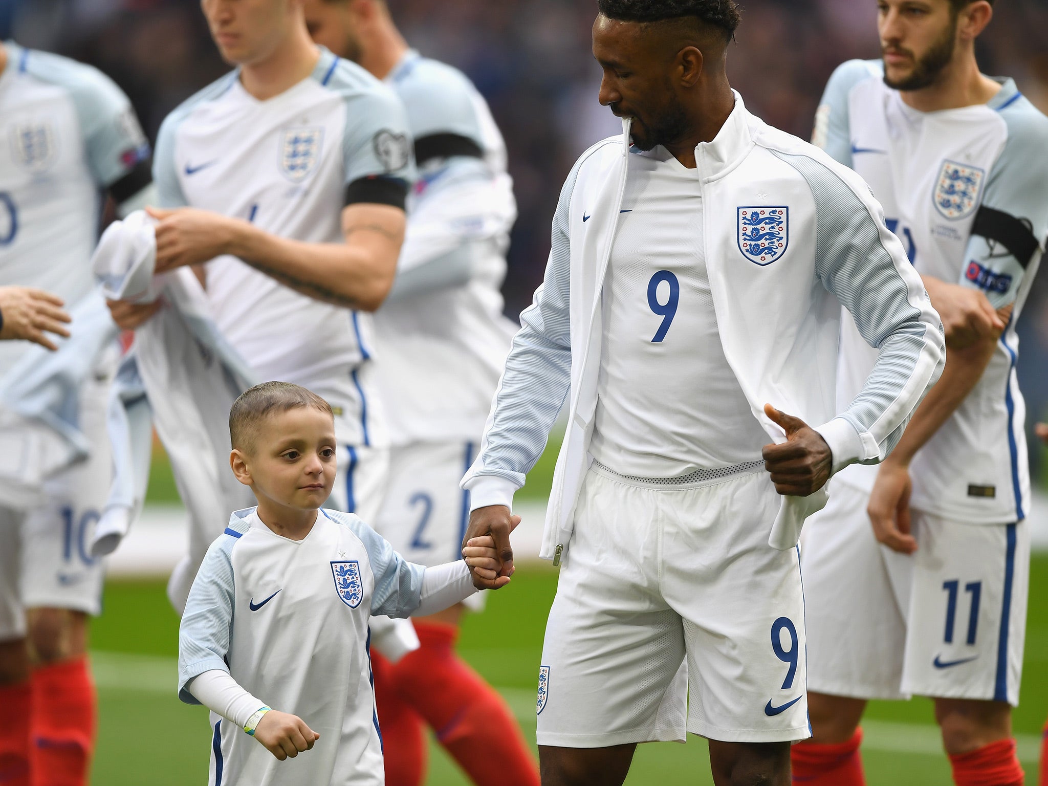 Bradley Lowery holding Jermain Defoe's hand before kick-off