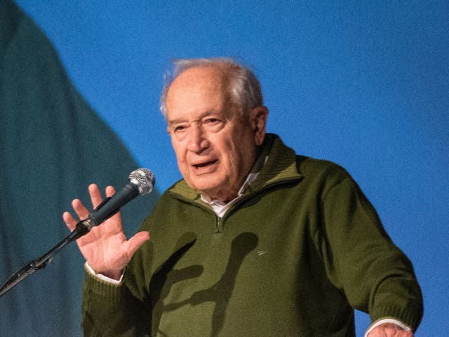 Raphael Mechoulam delivers a speech to participants at an international summit for accelerating cannabis innovation