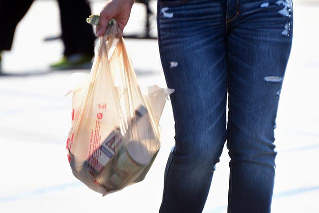 Montreal will impose strict fines on retailers who hand out plastic bags