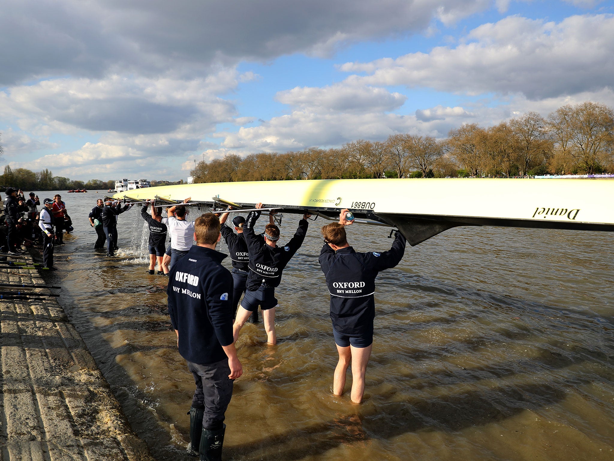 Oxford men ahead of the race