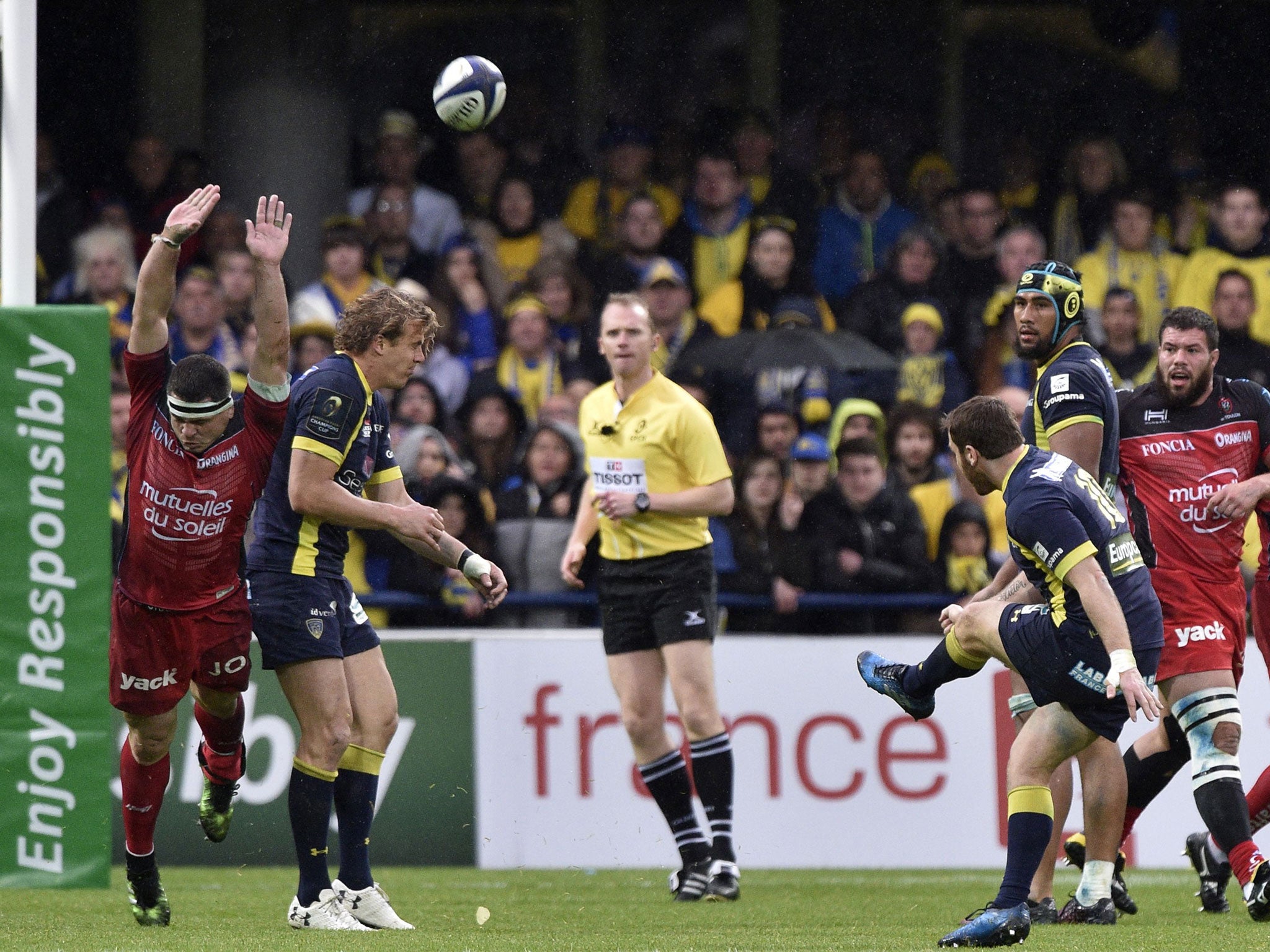 Camille Lopez kicks for Clermont
