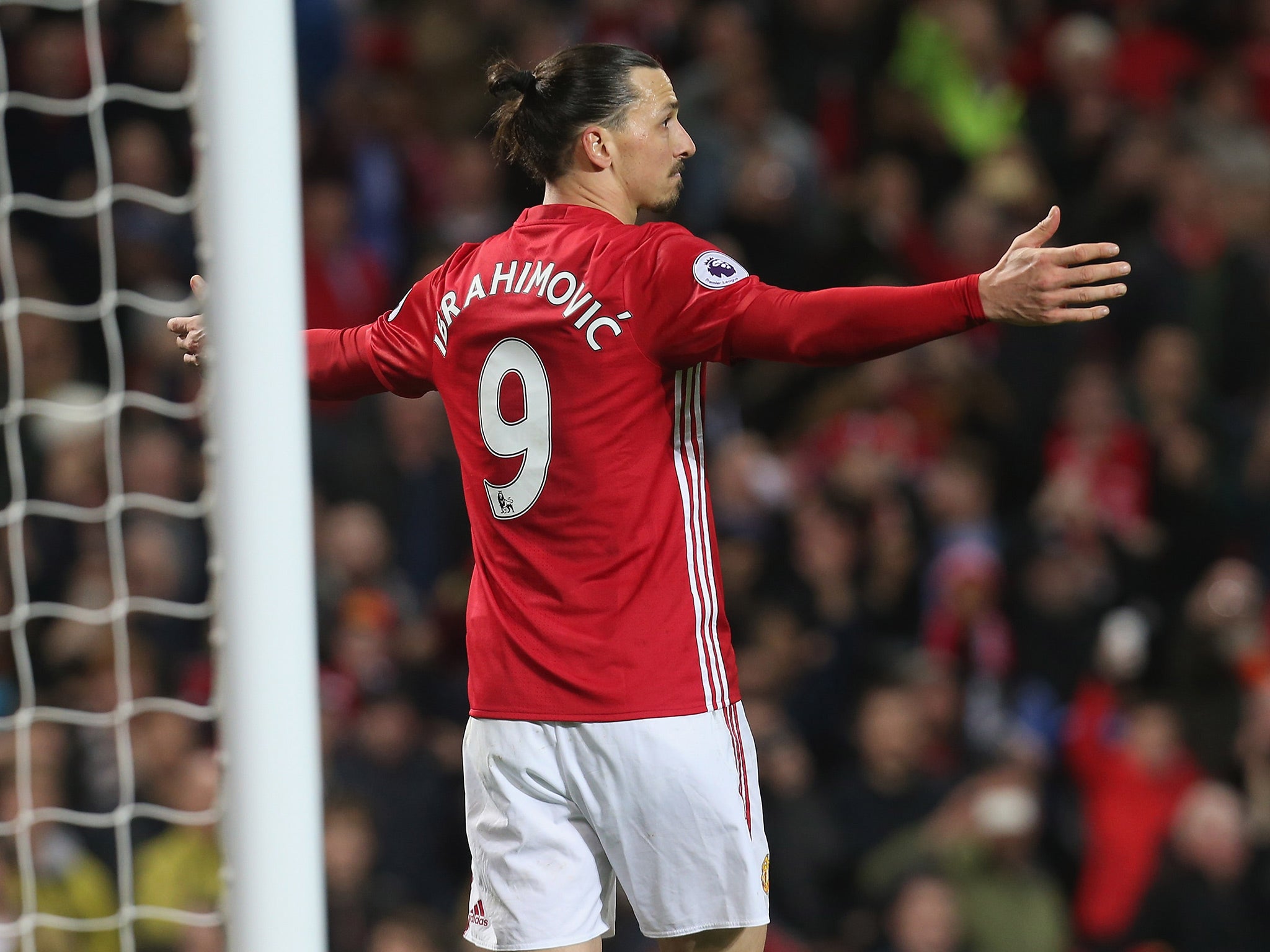Zlatan Ibrahimovic's late spot-kick rescued a point for Manchester United and broke Everton's stiff rearguard