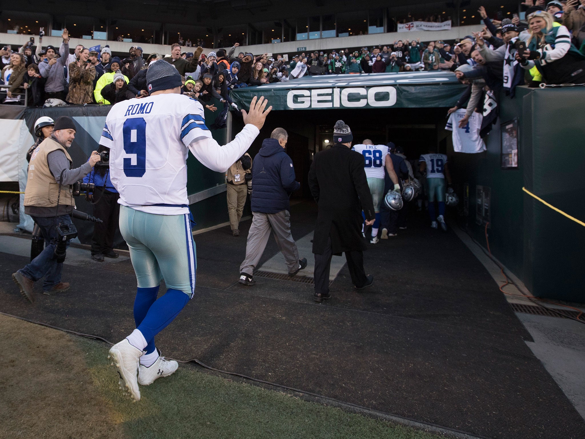 Dallas Cowboys QB Tony Romo retiring, headed to broadcast booth