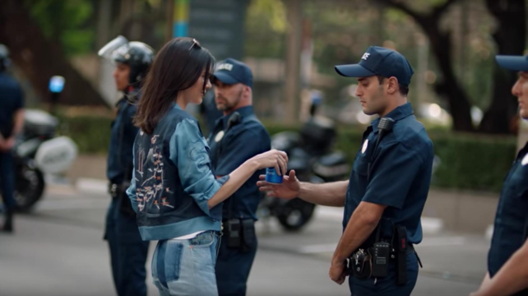 Im on the ad: what do street flyers offer Im on the ad: what do street flyers offer